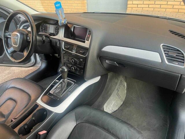 Сірий Ауді А4, об'ємом двигуна 2 л та пробігом 280 тис. км за 11500 $, фото 12 на Automoto.ua