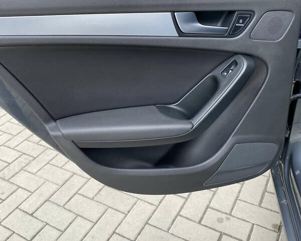 Сірий Ауді А4, об'ємом двигуна 1.98 л та пробігом 275 тис. км за 11000 $, фото 20 на Automoto.ua