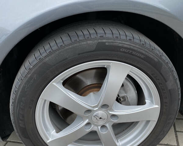 Сірий Ауді А4, об'ємом двигуна 1.98 л та пробігом 275 тис. км за 11000 $, фото 13 на Automoto.ua