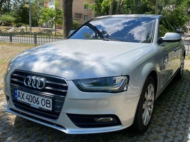 Сірий Ауді А4, об'ємом двигуна 1.98 л та пробігом 142 тис. км за 10000 $, фото 4 на Automoto.ua