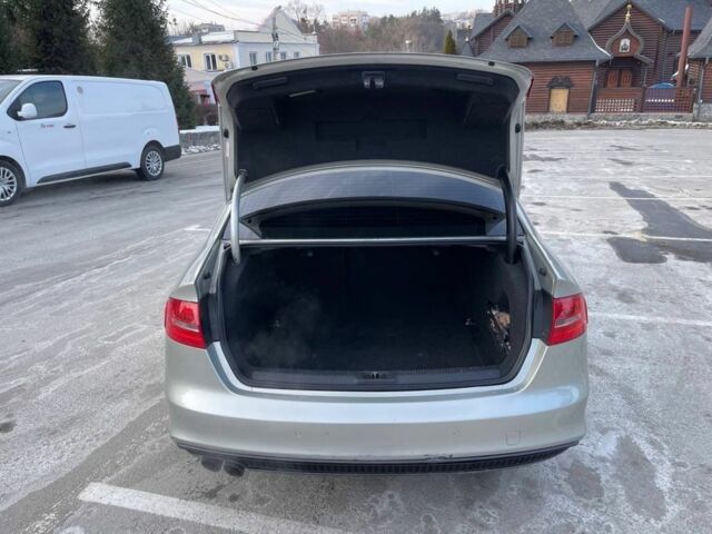 Серый Ауди А4, объемом двигателя 2 л и пробегом 171 тыс. км за 10500 $, фото 1 на Automoto.ua