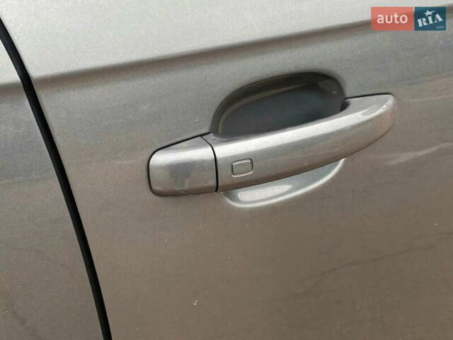 Серый Ауди А4, объемом двигателя 2 л и пробегом 215 тыс. км за 8999 $, фото 4 на Automoto.ua