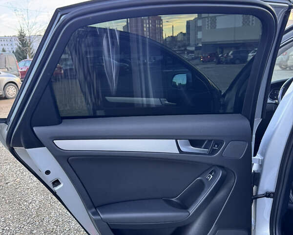 Сірий Ауді А4, об'ємом двигуна 1.98 л та пробігом 276 тис. км за 10000 $, фото 26 на Automoto.ua