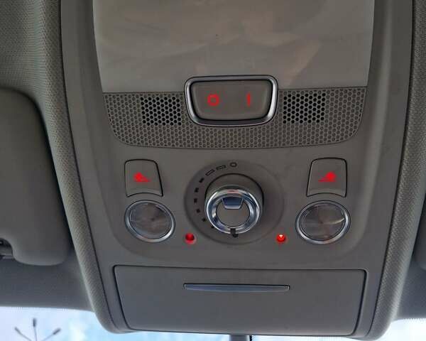 Сірий Ауді А4, об'ємом двигуна 1.98 л та пробігом 223 тис. км за 12300 $, фото 22 на Automoto.ua