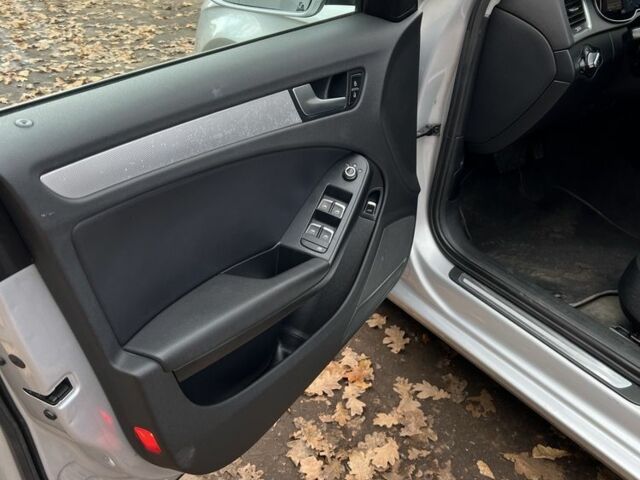 Сірий Ауді А4, об'ємом двигуна 2 л та пробігом 298 тис. км за 9450 $, фото 11 на Automoto.ua
