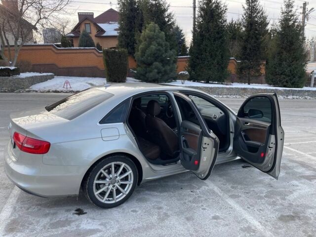 Серый Ауди А4, объемом двигателя 2 л и пробегом 171 тыс. км за 10500 $, фото 2 на Automoto.ua