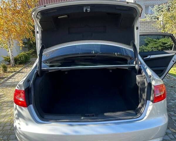 Серый Ауди А4, объемом двигателя 2 л и пробегом 155 тыс. км за 13000 $, фото 7 на Automoto.ua