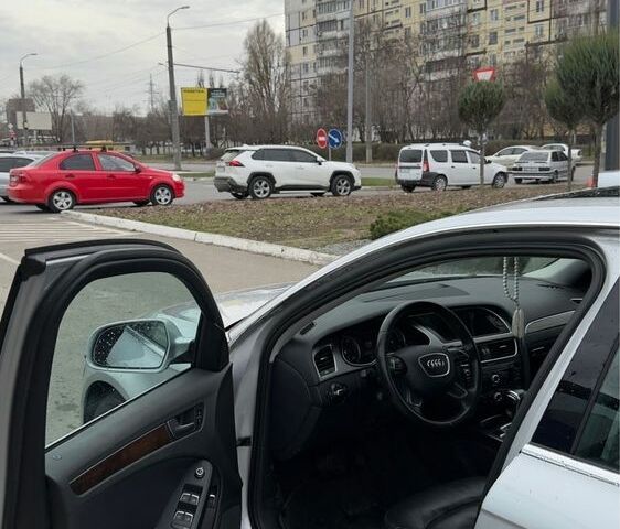 Серый Ауди А4, объемом двигателя 2 л и пробегом 200 тыс. км за 13000 $, фото 3 на Automoto.ua