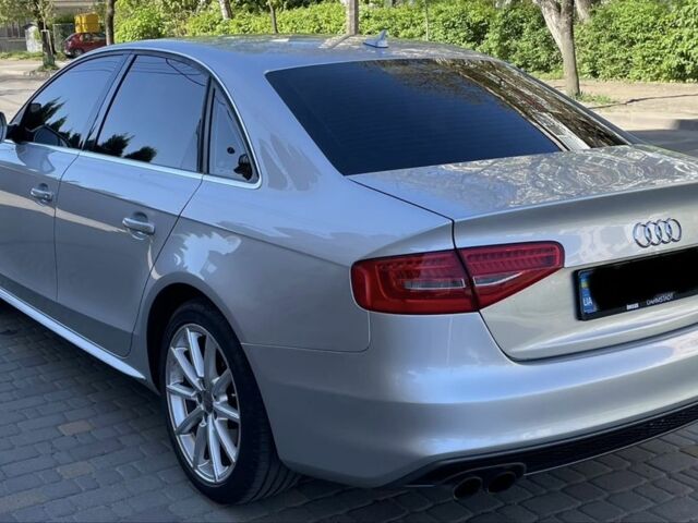 Сірий Ауді А4, об'ємом двигуна 2 л та пробігом 211 тис. км за 12500 $, фото 4 на Automoto.ua