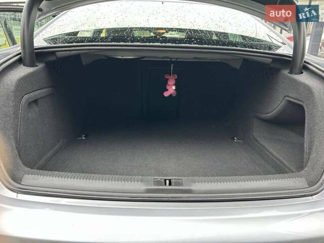 Сірий Ауді А4, об'ємом двигуна 1.97 л та пробігом 140 тис. км за 15000 $, фото 2 на Automoto.ua