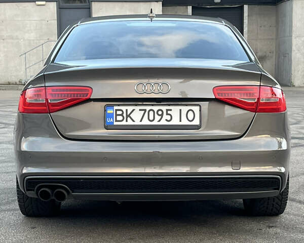 Ауді А4 2014 у Києві на Automoto.ua Сірий Ауді А4, об'ємом двигуна 1.98 л та пробігом 117 тис. км за 12999 $, фото 4 на Automoto.ua