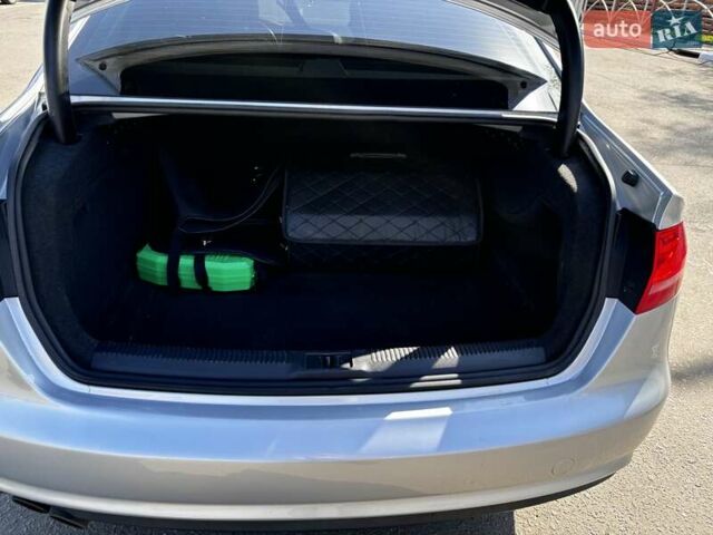 Серый Ауди А4, объемом двигателя 2 л и пробегом 165 тыс. км за 13000 $, фото 7 на Automoto.ua