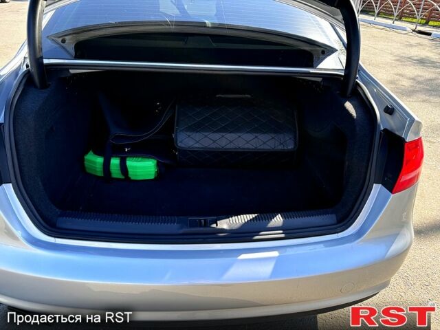 Серый Ауди А4, объемом двигателя 2 л и пробегом 170 тыс. км за 13600 $, фото 4 на Automoto.ua