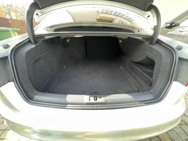 Сірий Ауді А4, об'ємом двигуна 2 л та пробігом 211 тис. км за 12500 $, фото 6 на Automoto.ua