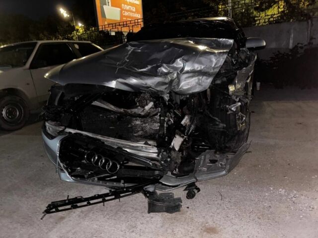 Сірий Ауді А4, об'ємом двигуна 2 л та пробігом 95 тис. км за 4000 $, фото 3 на Automoto.ua