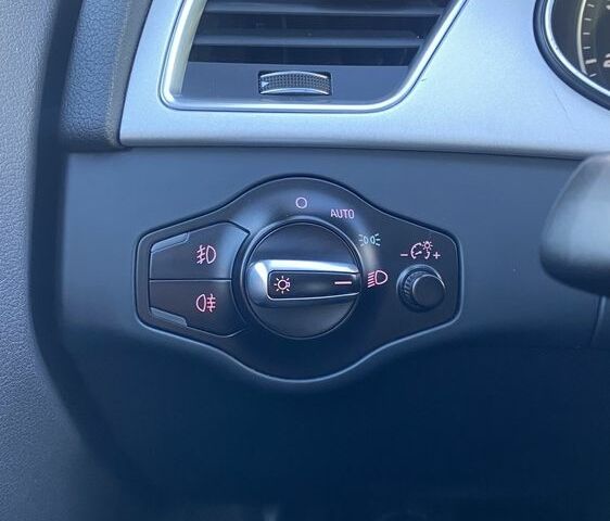 Сірий Ауді А4, об'ємом двигуна 2 л та пробігом 128 тис. км за 14999 $, фото 16 на Automoto.ua