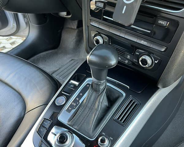 Сірий Ауді А4, об'ємом двигуна 2 л та пробігом 120 тис. км за 13300 $, фото 54 на Automoto.ua