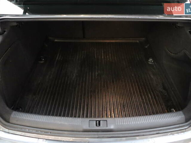 Сірий Ауді А4, об'ємом двигуна 2 л та пробігом 140 тис. км за 14900 $, фото 25 на Automoto.ua