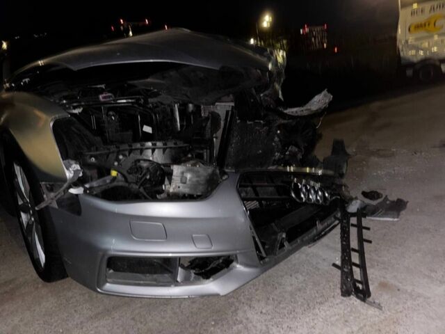 Сірий Ауді А4, об'ємом двигуна 2 л та пробігом 95 тис. км за 4000 $, фото 9 на Automoto.ua