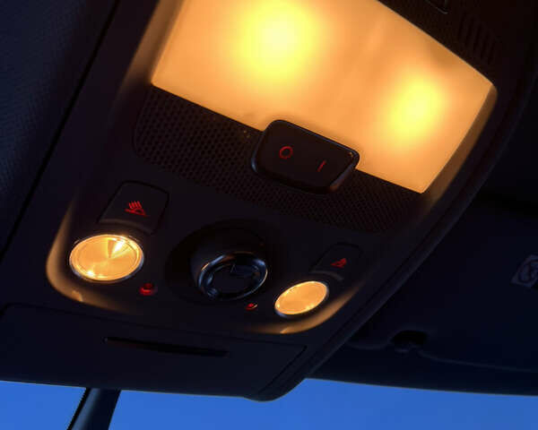 Сірий Ауді А4, об'ємом двигуна 2 л та пробігом 112 тис. км за 15000 $, фото 60 на Automoto.ua