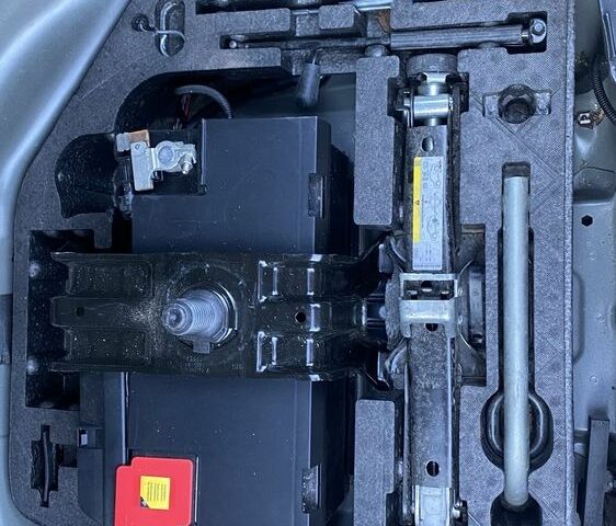 Сірий Ауді А4, об'ємом двигуна 2 л та пробігом 128 тис. км за 14999 $, фото 23 на Automoto.ua