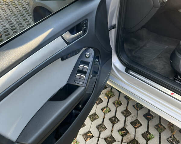 Сірий Ауді А4, об'ємом двигуна 2 л та пробігом 120 тис. км за 13300 $, фото 40 на Automoto.ua