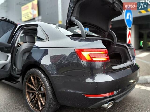 Серый Ауди А4, объемом двигателя 2 л и пробегом 128 тыс. км за 15990 $, фото 13 на Automoto.ua