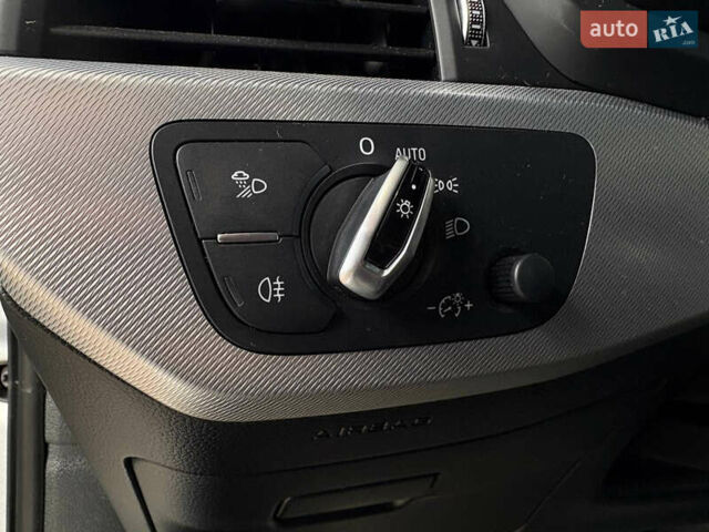 Серый Ауди А4, объемом двигателя 2 л и пробегом 247 тыс. км за 16000 $, фото 5 на Automoto.ua