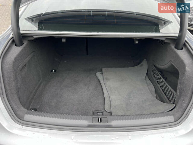 Сірий Ауді А4, об'ємом двигуна 2 л та пробігом 225 тис. км за 12490 $, фото 52 на Automoto.ua