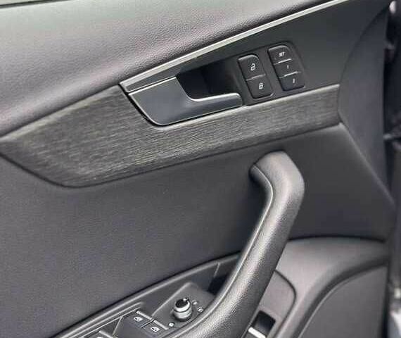 Серый Ауди А4, объемом двигателя 2 л и пробегом 130 тыс. км за 14200 $, фото 2 на Automoto.ua