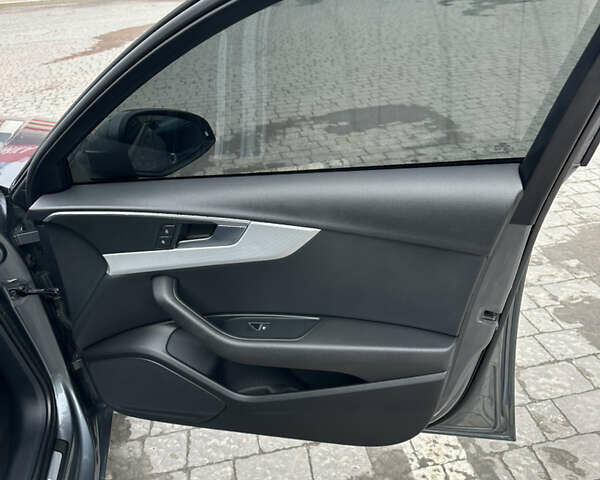 Сірий Ауді А4, об'ємом двигуна 1.98 л та пробігом 100 тис. км за 16900 $, фото 13 на Automoto.ua