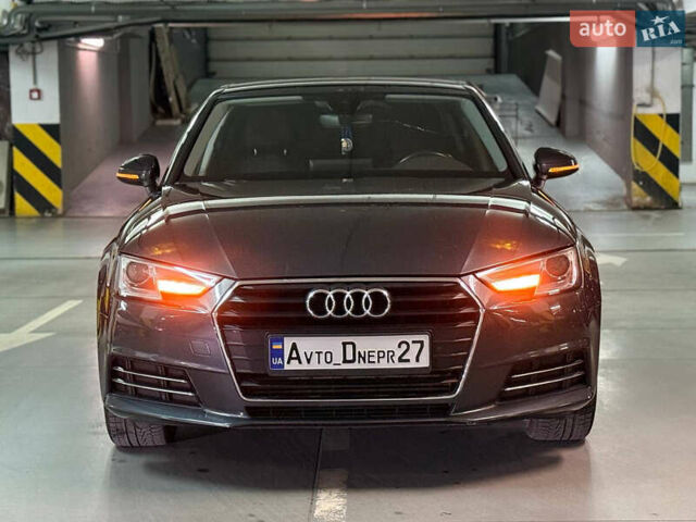 Серый Ауди А4, объемом двигателя 2 л и пробегом 147 тыс. км за 12999 $, фото 4 на Automoto.ua