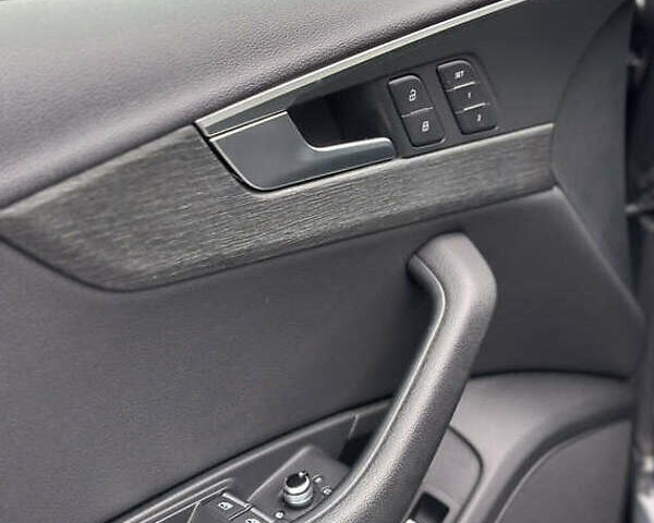 Серый Ауди А4, объемом двигателя 1.98 л и пробегом 130 тыс. км за 16200 $, фото 2 на Automoto.ua