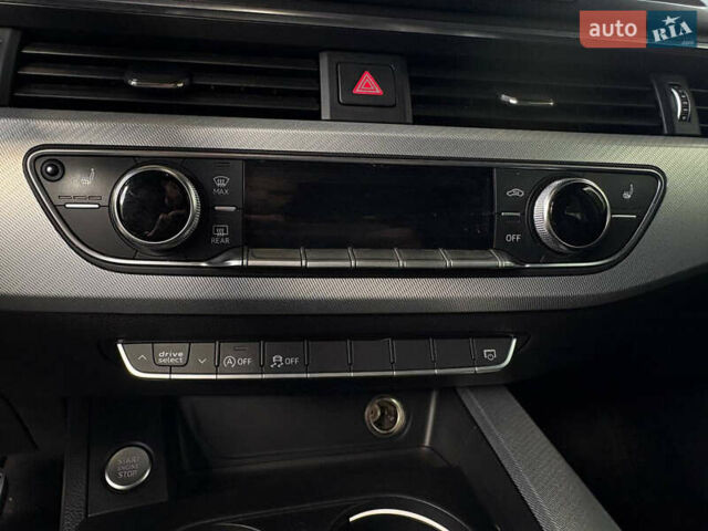 Серый Ауди А4, объемом двигателя 2 л и пробегом 247 тыс. км за 16000 $, фото 6 на Automoto.ua