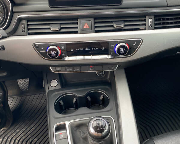 Сірий Ауді А4, об'ємом двигуна 1.98 л та пробігом 170 тис. км за 18000 $, фото 11 на Automoto.ua