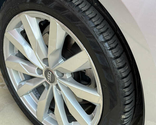 Сірий Ауді А4, об'ємом двигуна 1.98 л та пробігом 137 тис. км за 18500 $, фото 18 на Automoto.ua