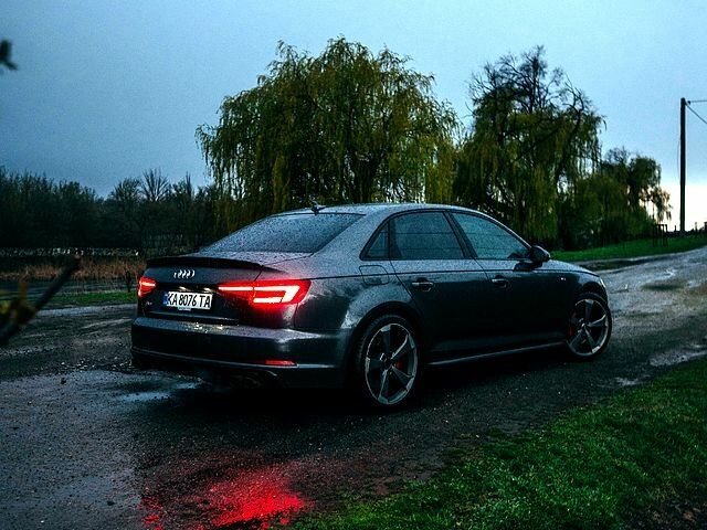 Сірий Ауді А4, об'ємом двигуна 3 л та пробігом 131 тис. км за 27500 $, фото 4 на Automoto.ua