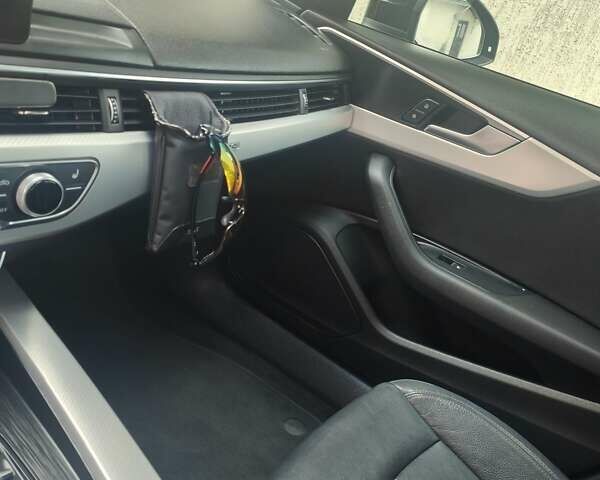 Серый Ауди А4, объемом двигателя 2 л и пробегом 106 тыс. км за 20200 $, фото 3 на Automoto.ua