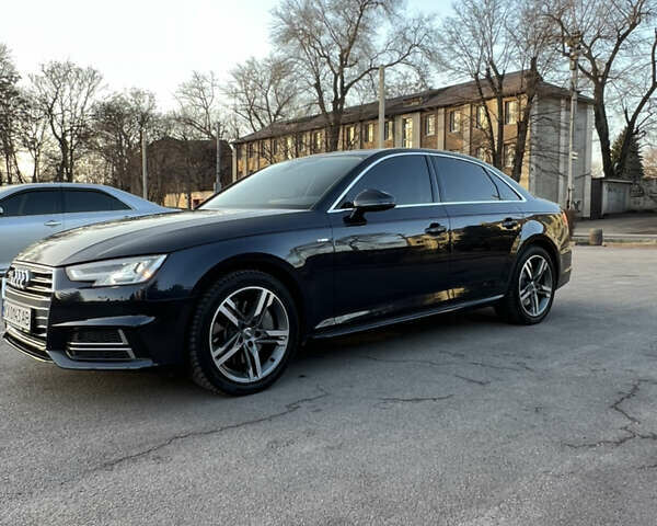 Серый Ауди А4, объемом двигателя 2 л и пробегом 92 тыс. км за 23000 $, фото 1 на Automoto.ua