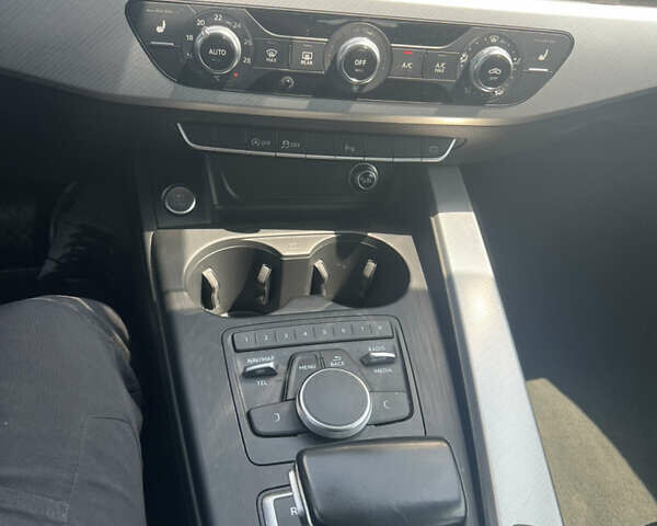 Серый Ауди А4, объемом двигателя 1.4 л и пробегом 178 тыс. км за 21000 $, фото 21 на Automoto.ua