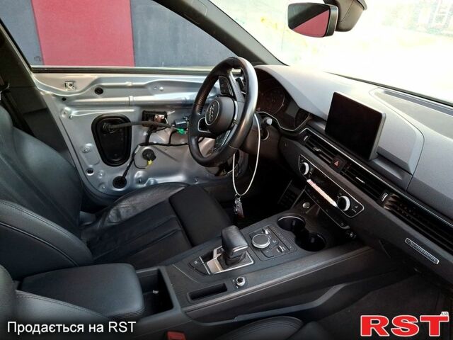 Серый Ауди А4, объемом двигателя 2 л и пробегом 111 тыс. км за 17999 $, фото 7 на Automoto.ua