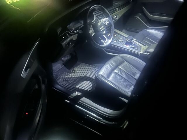 Серый Ауди А4, объемом двигателя 2 л и пробегом 181 тыс. км за 17000 $, фото 1 на Automoto.ua