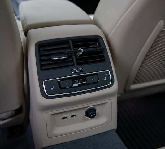 Сірий Ауді А4, об'ємом двигуна 1.98 л та пробігом 61 тис. км за 24999 $, фото 11 на Automoto.ua