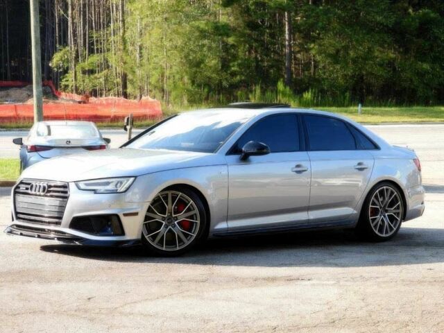 Серый Ауди А4, объемом двигателя 2 л и пробегом 37 тыс. км за 10000 $, фото 4 на Automoto.ua