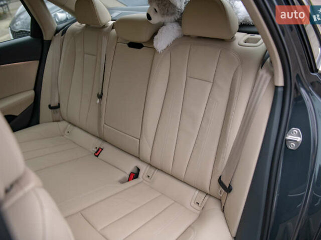 Сірий Ауді А4, об'ємом двигуна 1.98 л та пробігом 61 тис. км за 24999 $, фото 16 на Automoto.ua