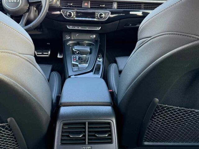 Сірий Ауді А4, об'ємом двигуна 2 л та пробігом 60 тис. км за 17500 $, фото 17 на Automoto.ua