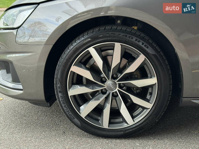 Ауді А4 2020 у Києві на Automoto.ua Сірий Ауді А4, об'ємом двигуна 1.98 л та пробігом 72 тис. км за 31499 $, фото 6 на Automoto.ua