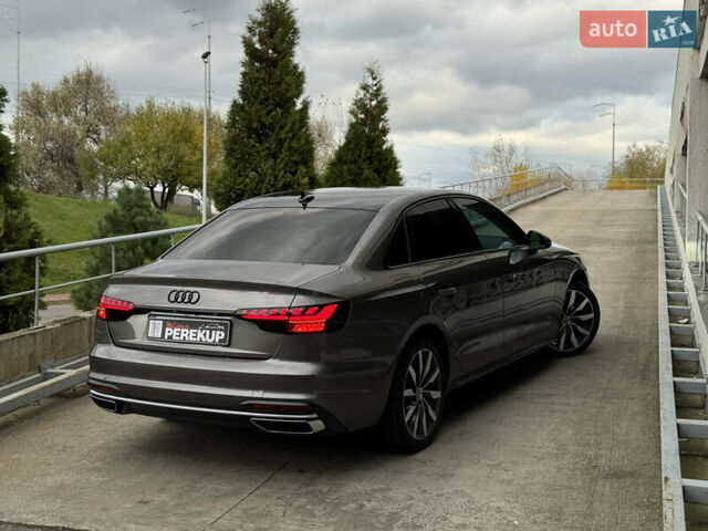 Ауді А4 2020 у Києві на Automoto.ua Сірий Ауді А4, об'ємом двигуна 1.98 л та пробігом 72 тис. км за 31499 $, фото 4 на Automoto.ua
