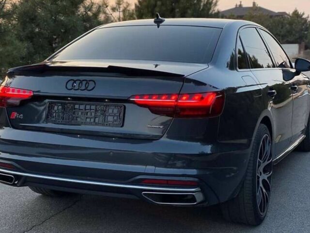 Серый Ауди А4, объемом двигателя 2 л и пробегом 72 тыс. км за 21000 $, фото 4 на Automoto.ua