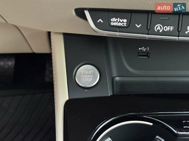 Ауді А4 2020 у Києві на Automoto.ua Сірий Ауді А4, об'ємом двигуна 1.98 л та пробігом 72 тис. км за 31499 $, фото 22 на Automoto.ua